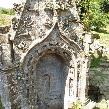 Fontaine de Saint-Bieuzy à Bieuzy