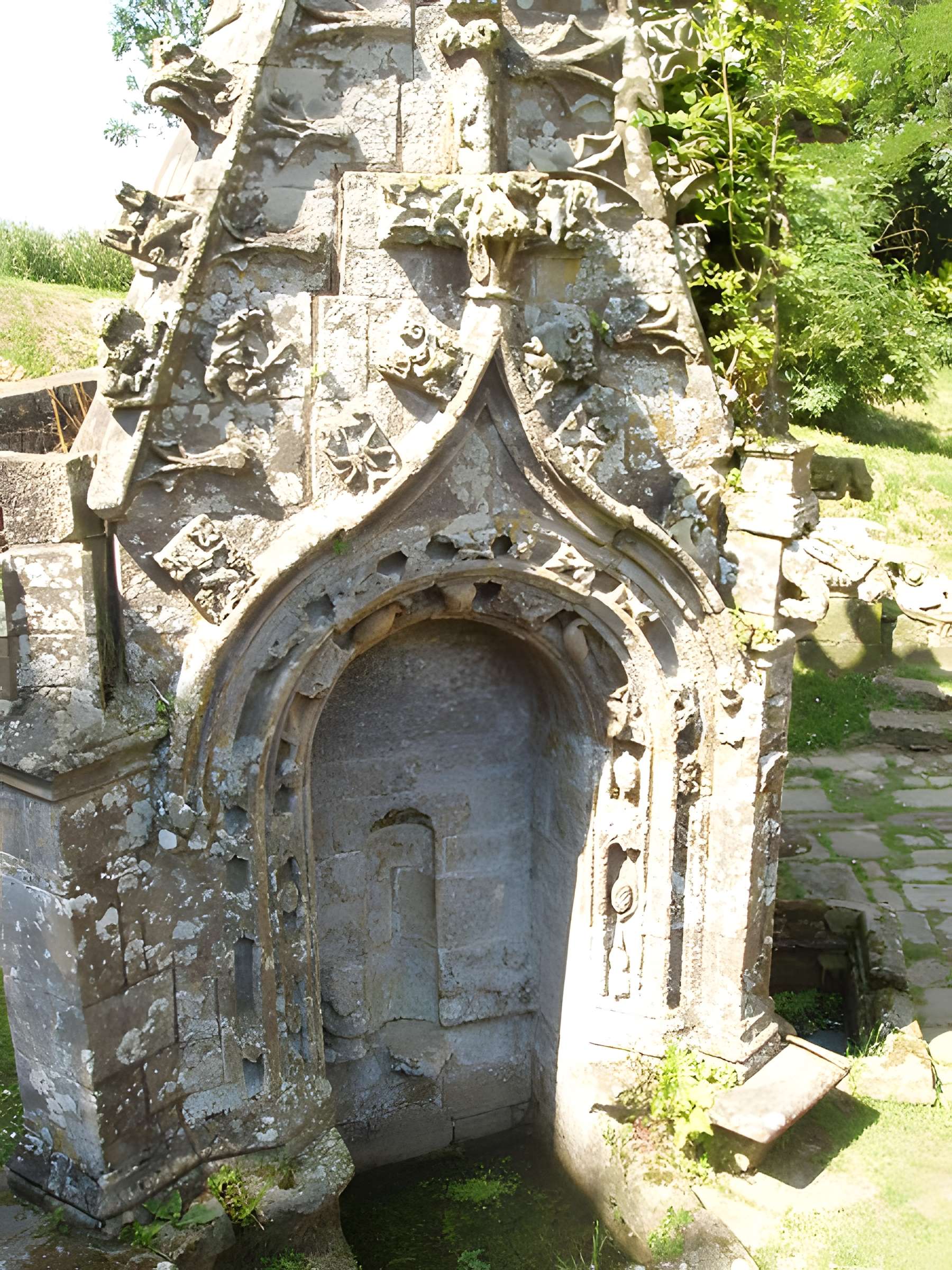 Fontaine de Saint-Bieuzy à Bieuzy