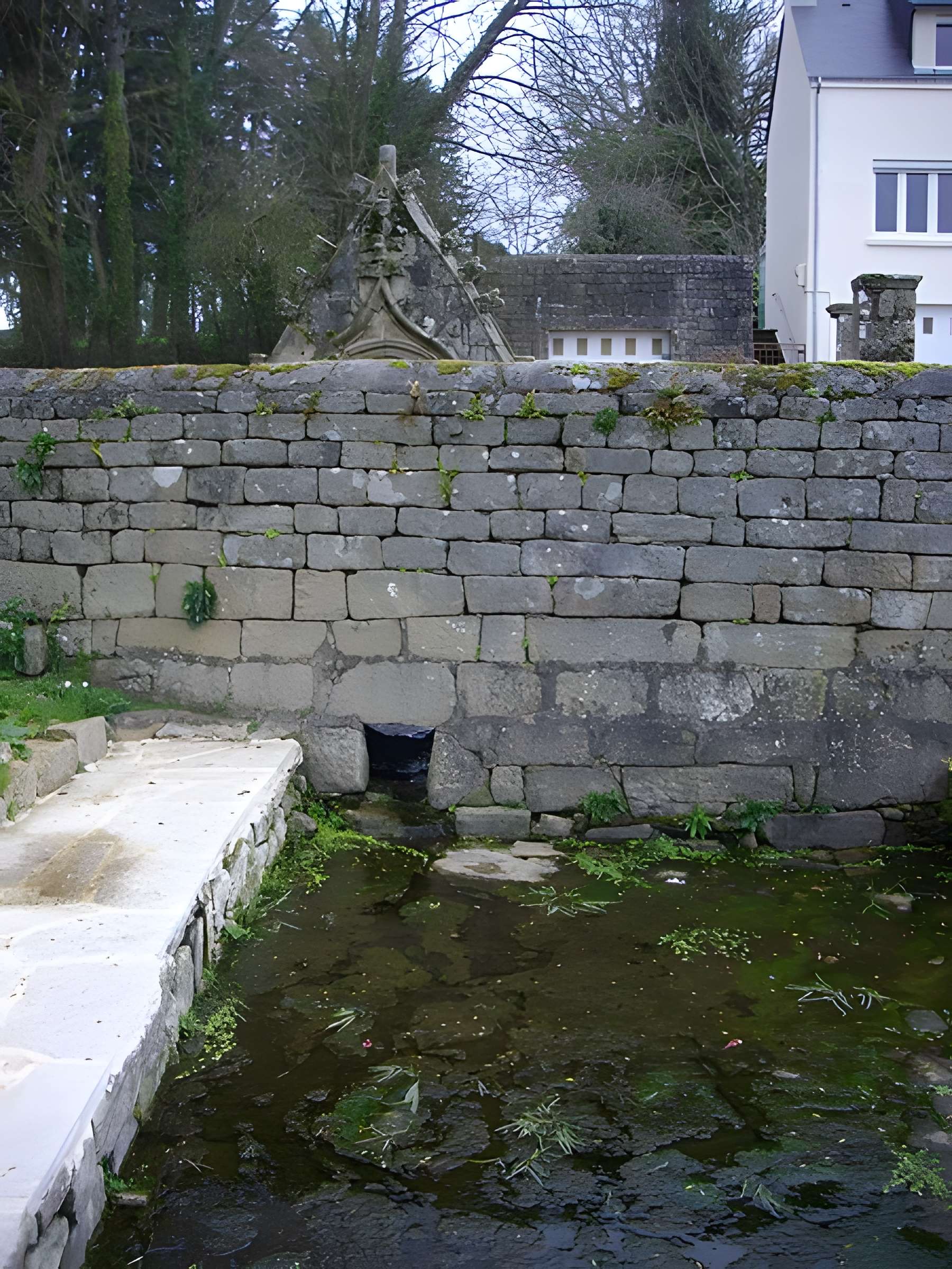 Fontaine de Saint-Bieuzy à Bieuzy