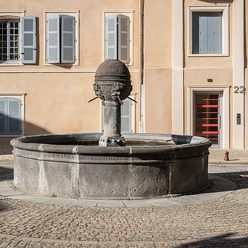 Fontaine de Vic-le-Comte