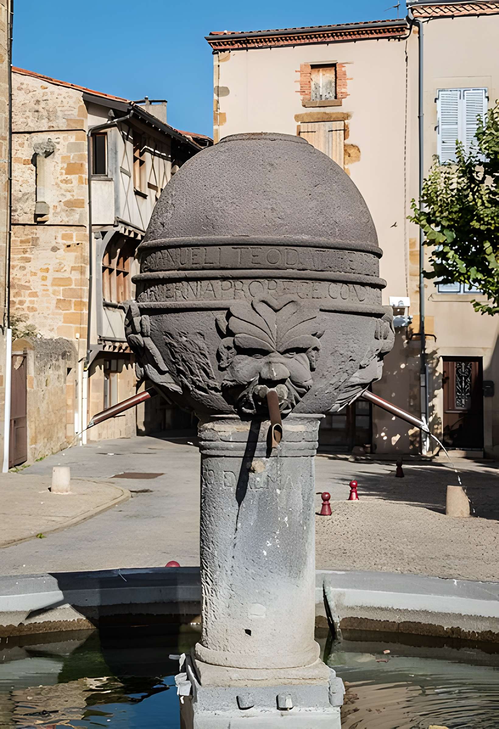 Fontaine de Vic-le-Comte