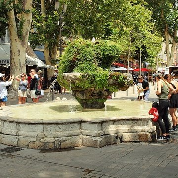 Fontaine des Neuf-Canons dAix-en-Provence