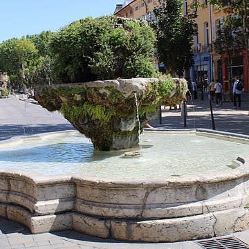 Fontaine des Neuf-Canons dAix-en-Provence
