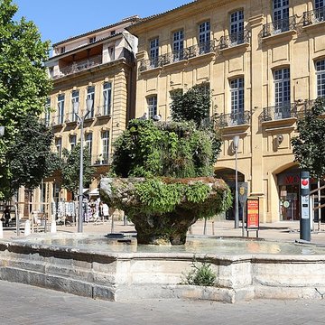 Fontaine des Neuf-Canons dAix-en-Provence