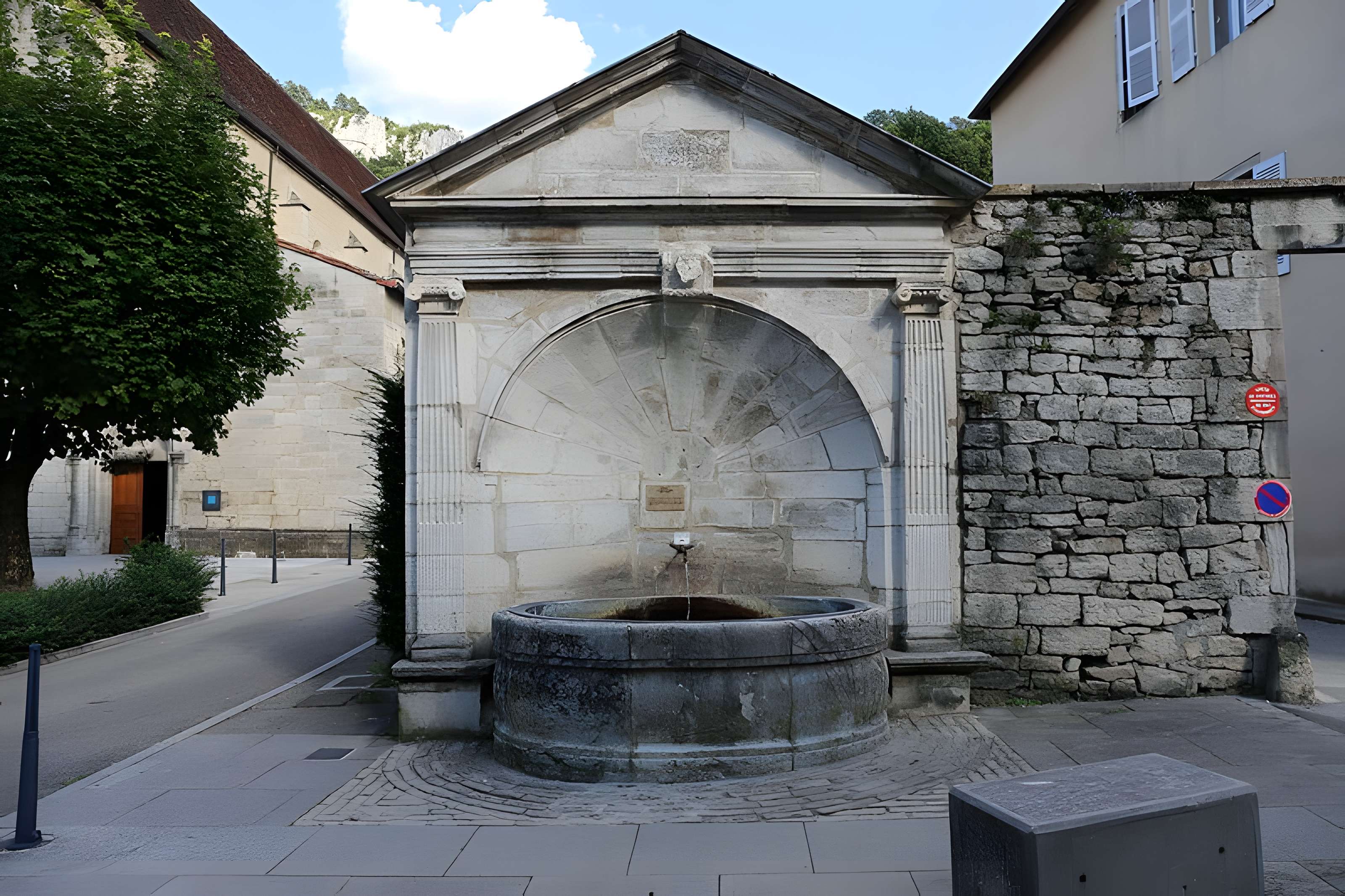 Fontaine des Morts de Poligny 