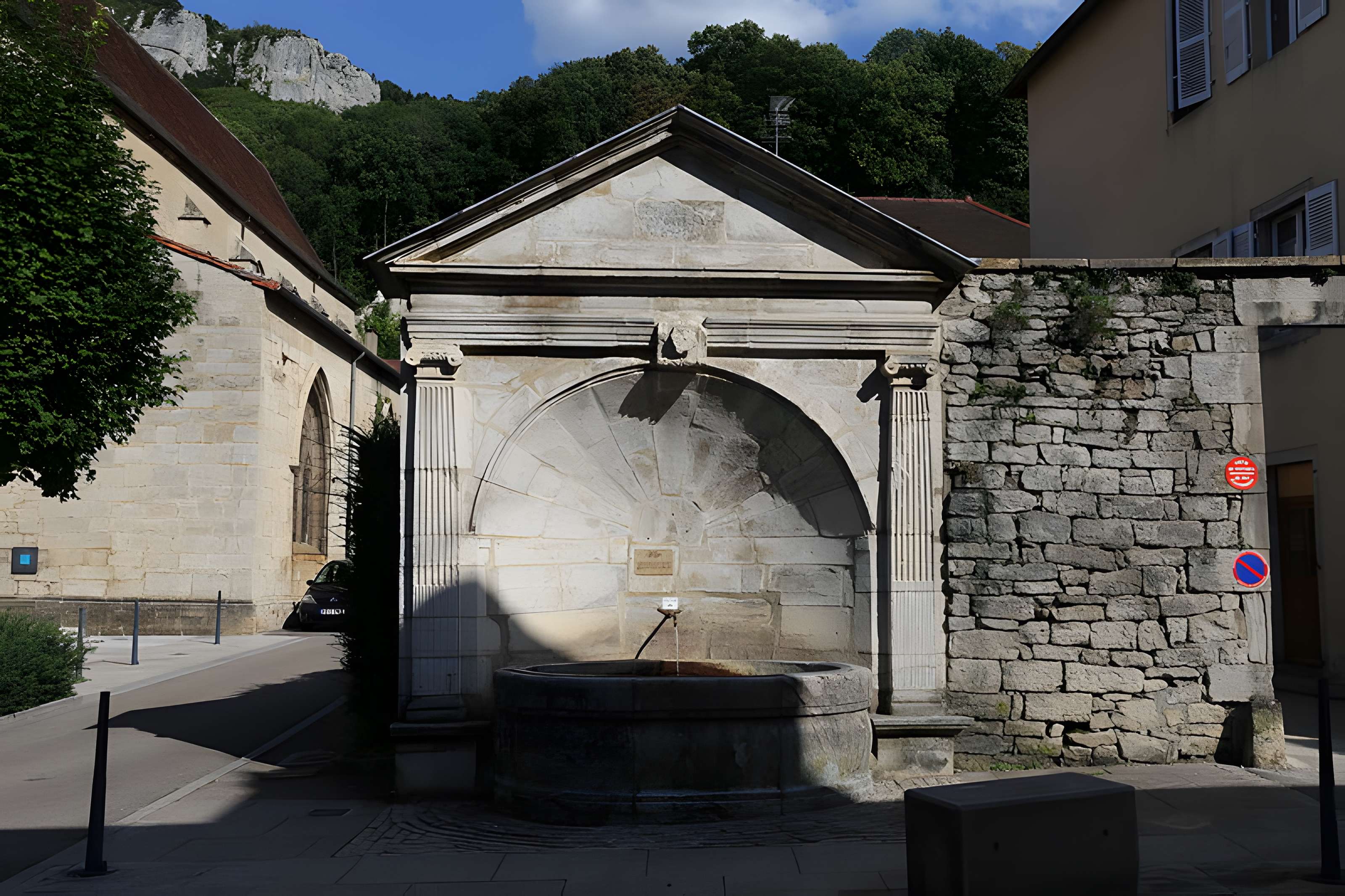 Fontaine des Morts de Poligny