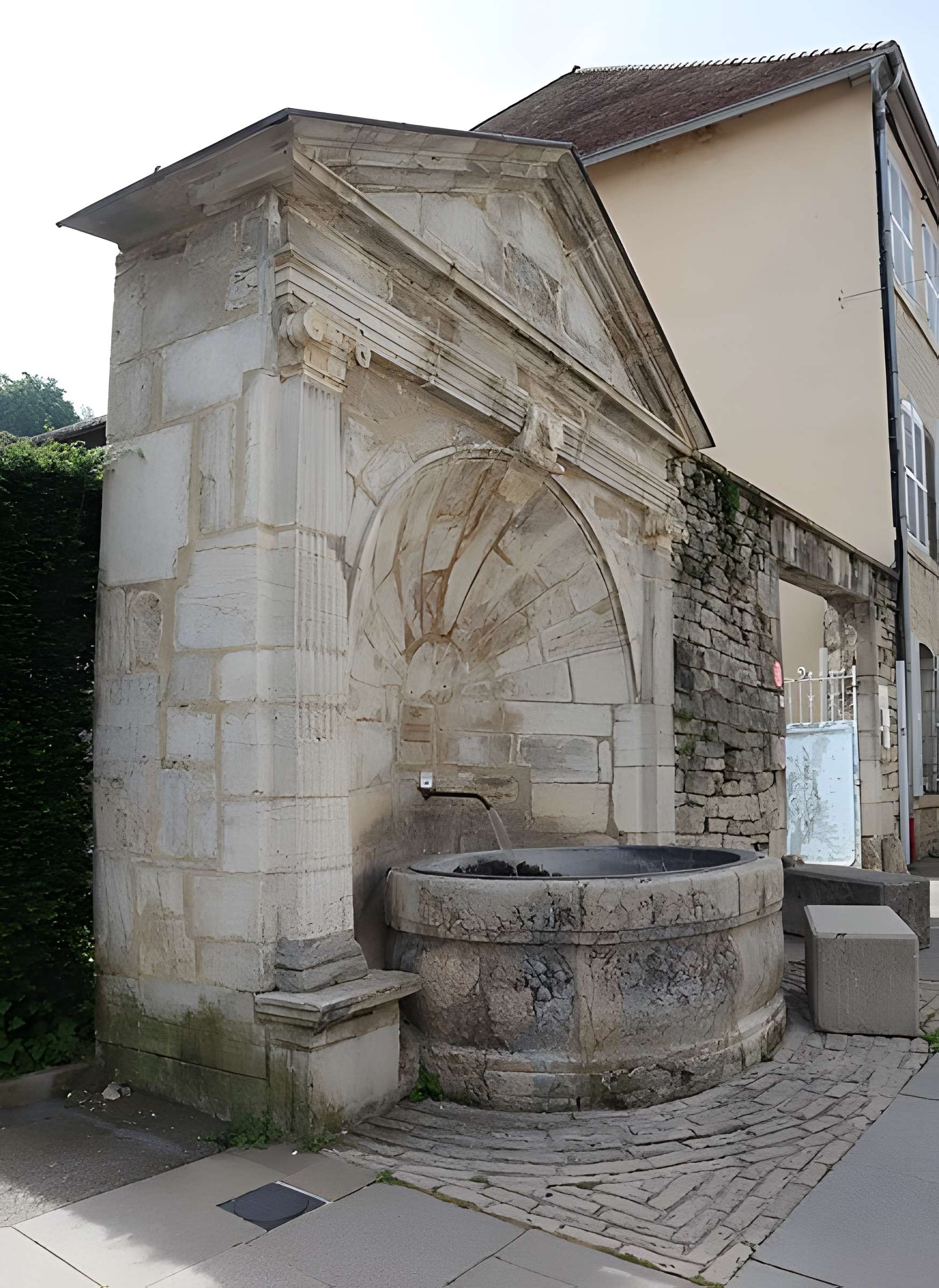 Fontaine des Morts de Poligny