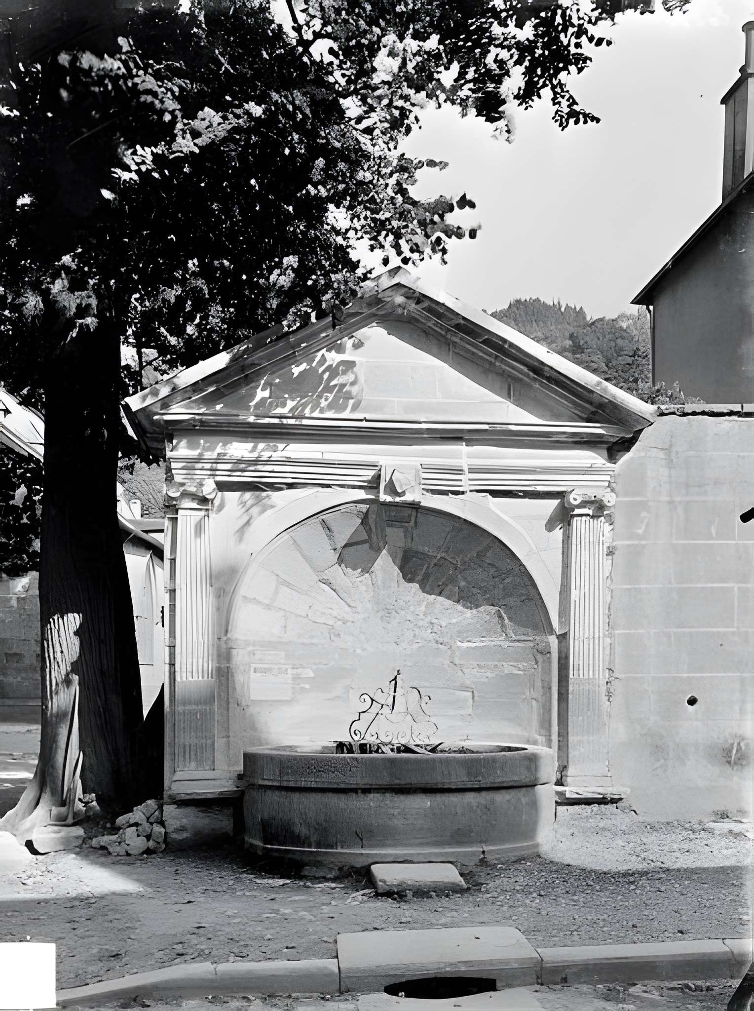 Fontaine des Morts de Poligny