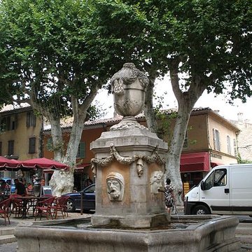 Fontaine des Quatre-Saisons de Cotignac