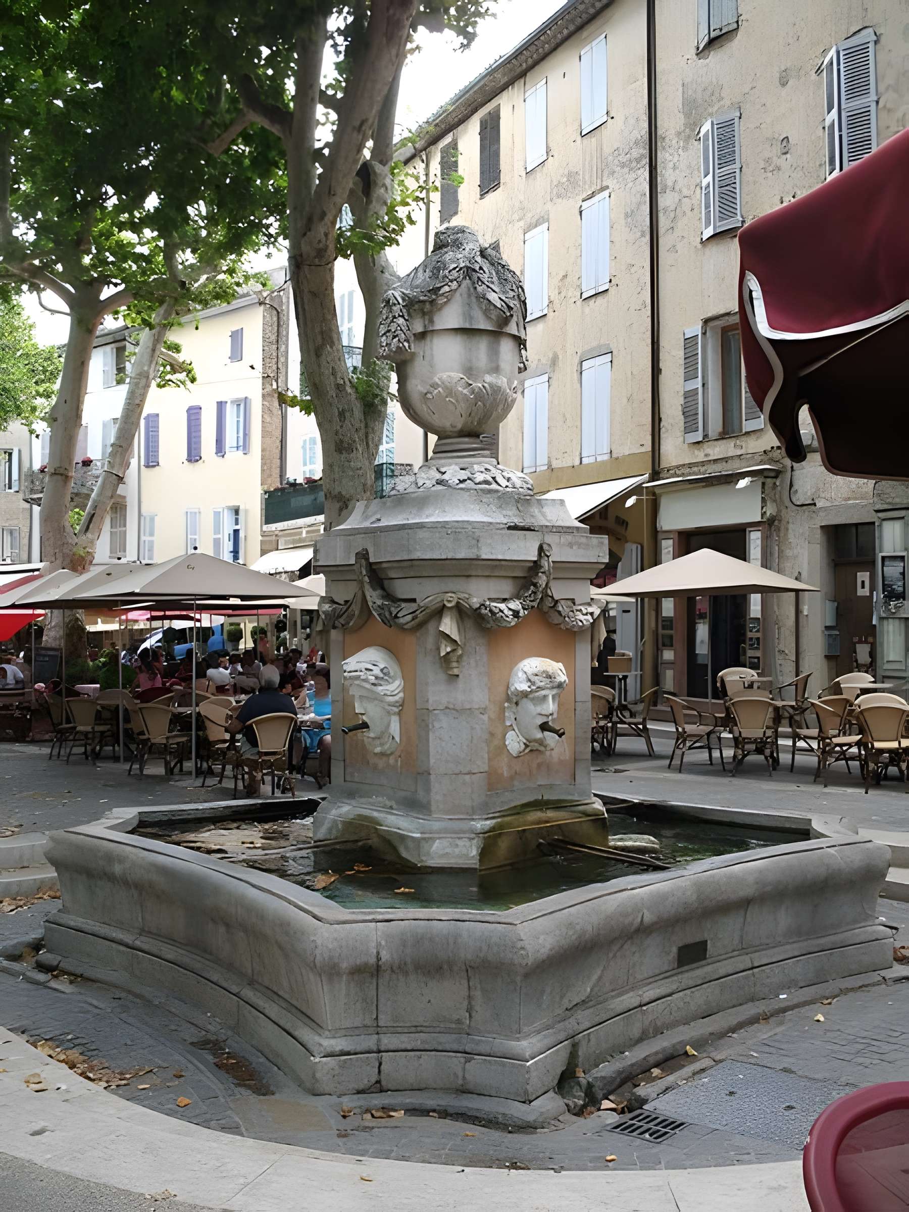 Fontaine des Quatre-Saisons de Cotignac 