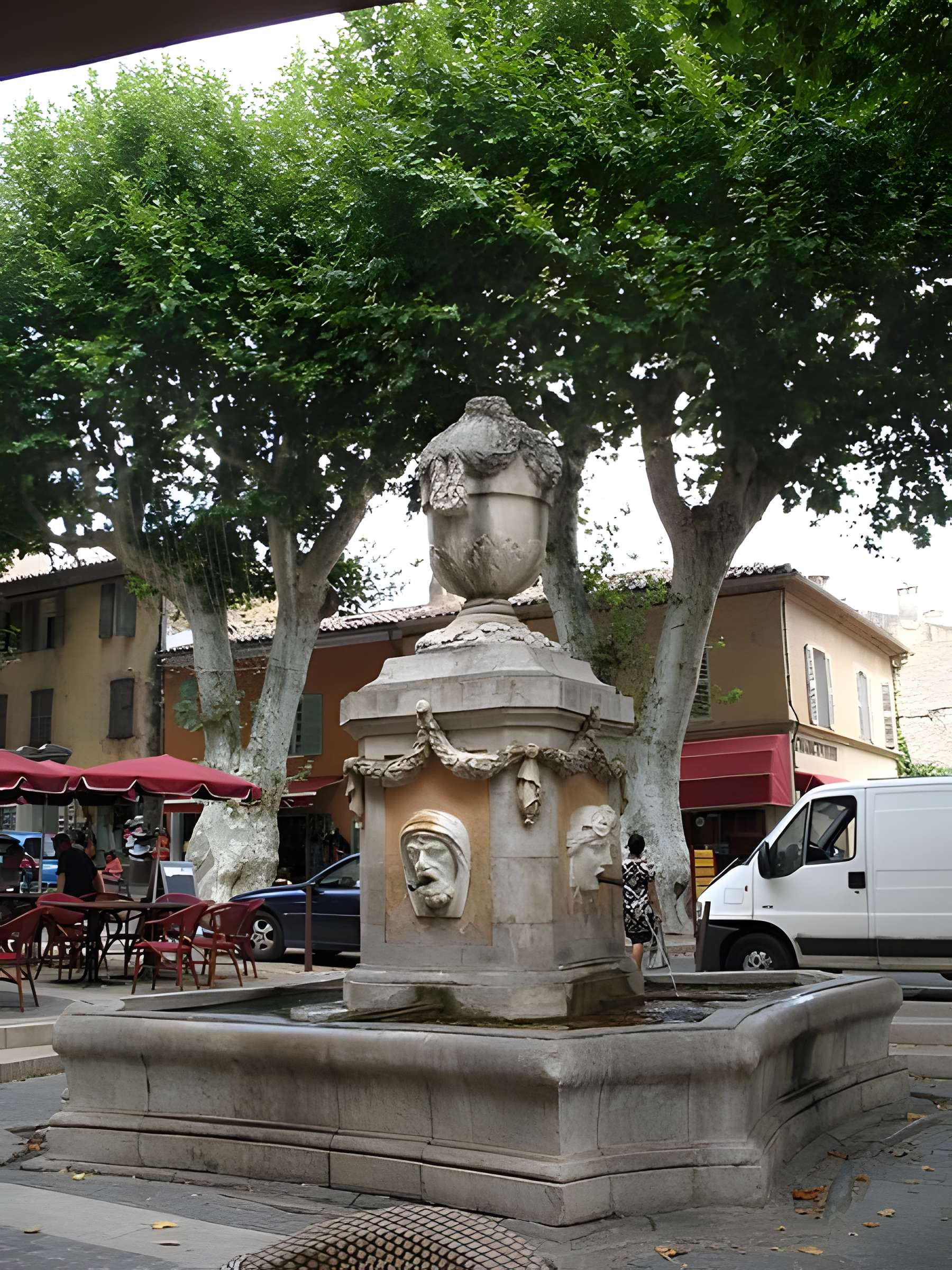 Fontaine des Quatre-Saisons de Cotignac