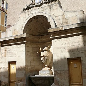 Fontaine des Serpents de Cluny