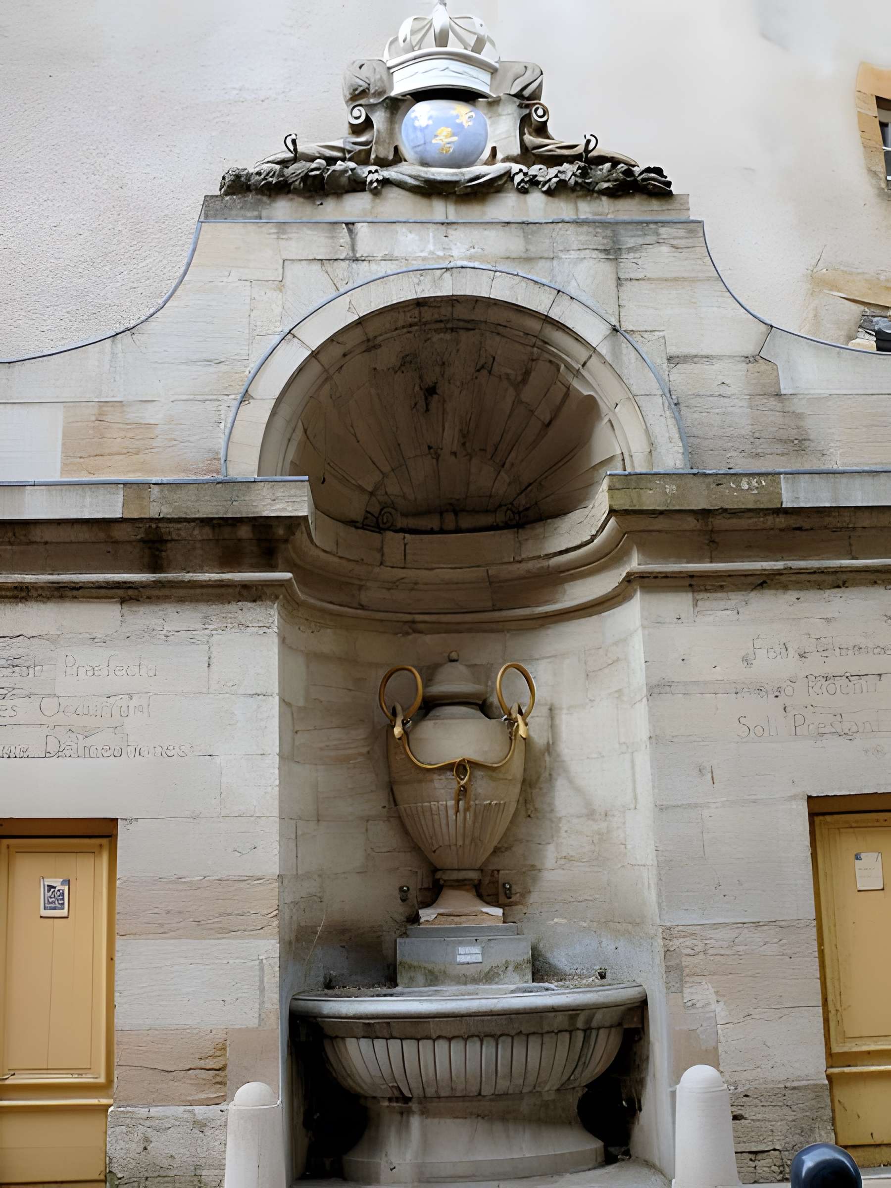 Fontaine des Serpents de Cluny 