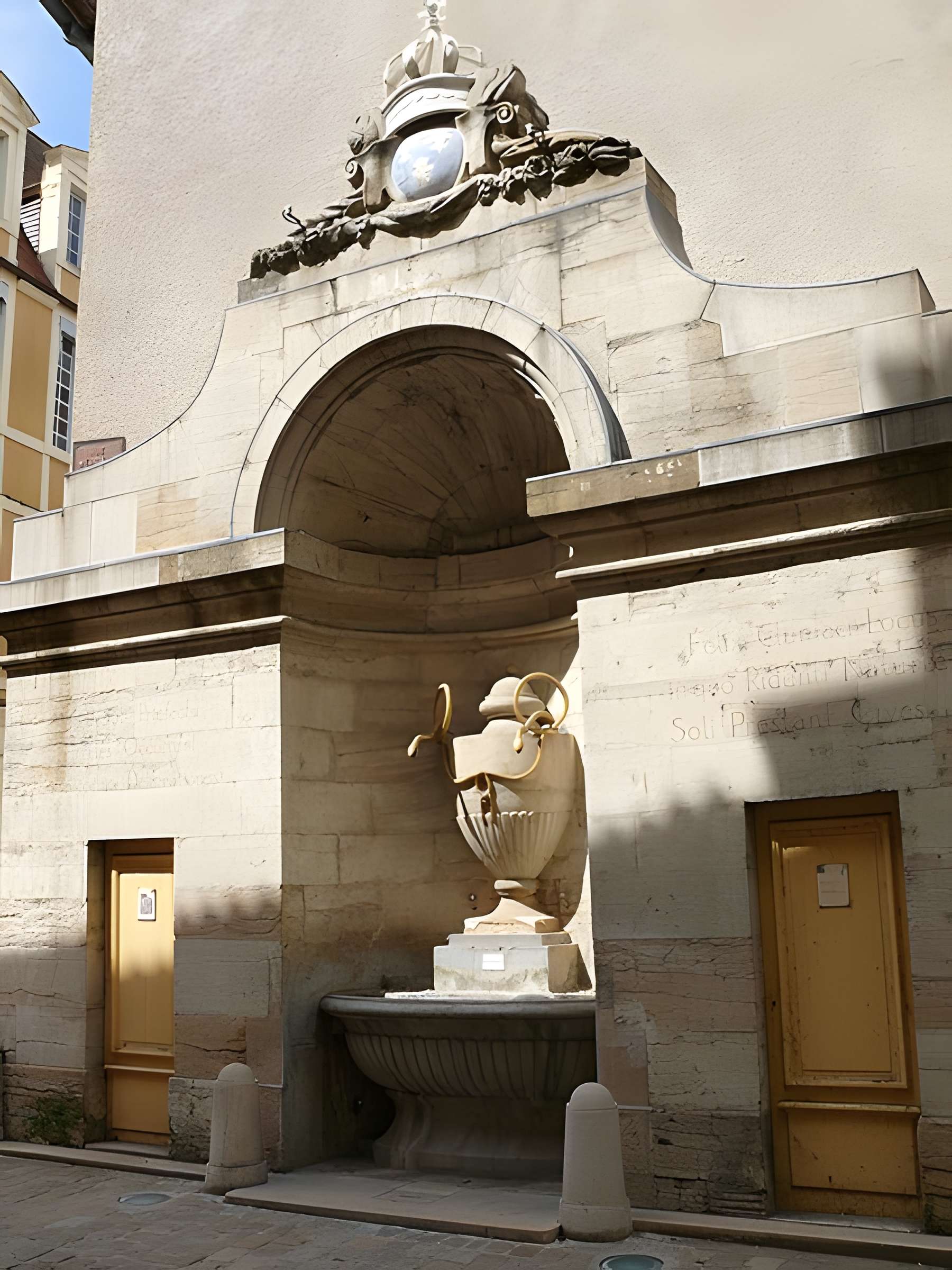 Fontaine des Serpents de Cluny