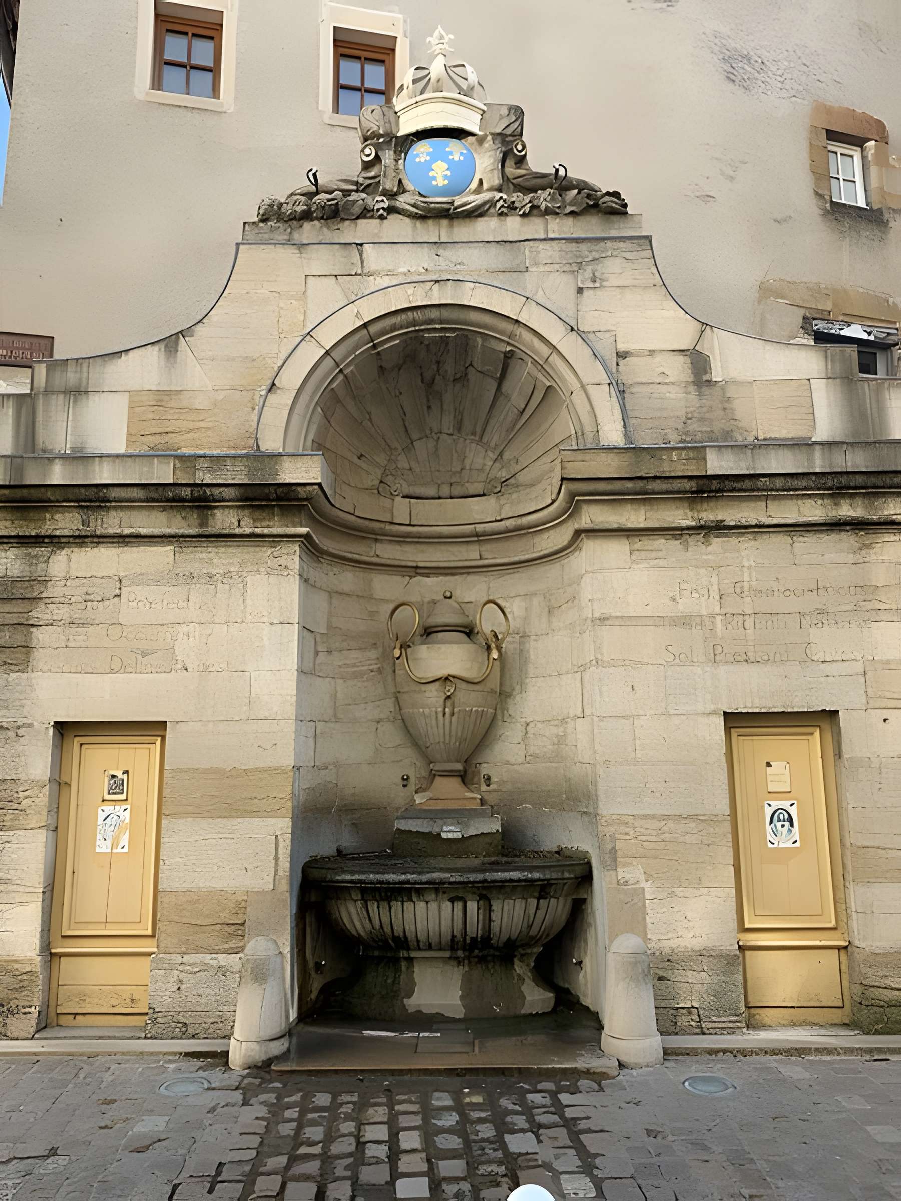 Fontaine des Serpents de Cluny
