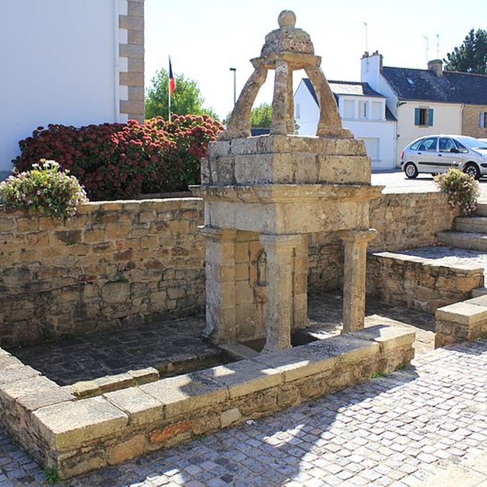 Photo de Fontaine du bourg de Sainte-Hélène
