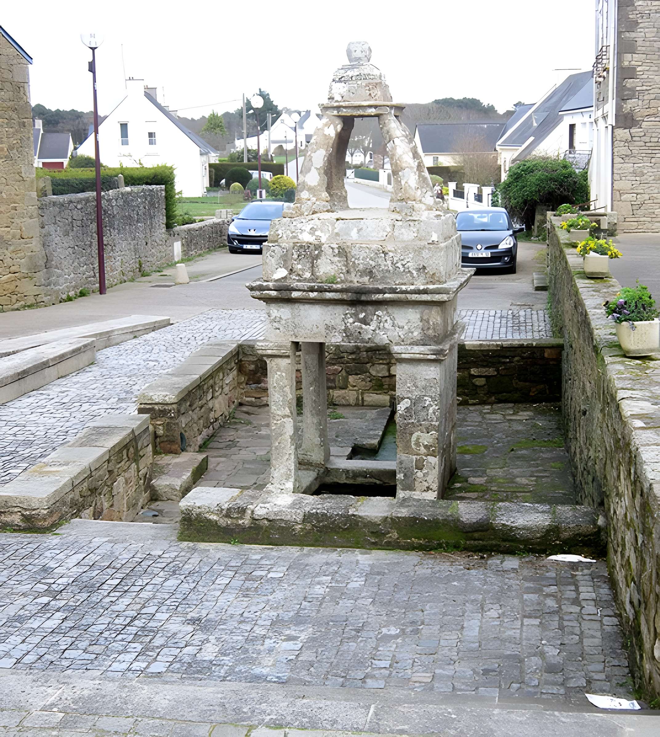 Fontaine du bourg de Sainte-Hélène