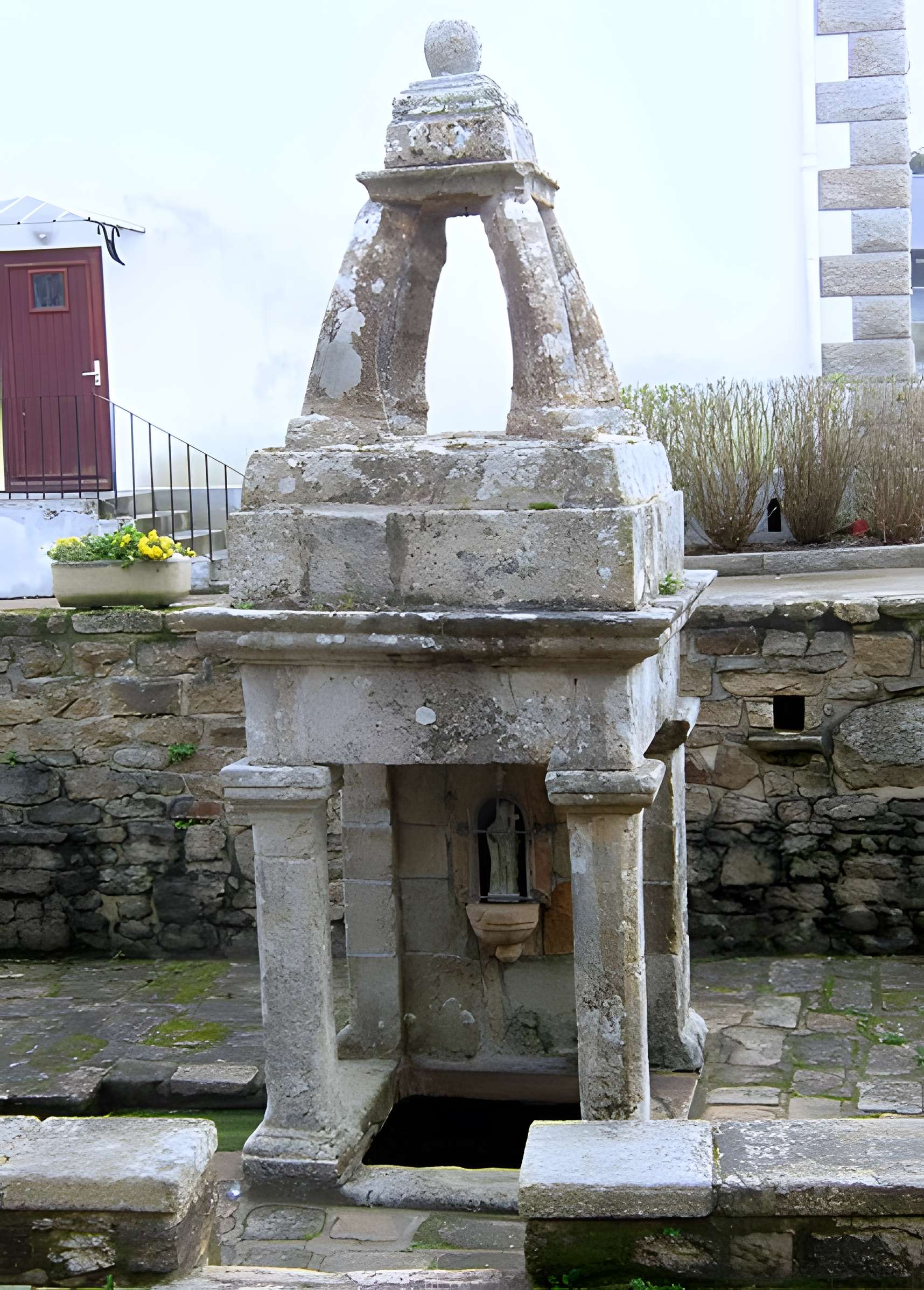 Fontaine du bourg de Sainte-Hélène