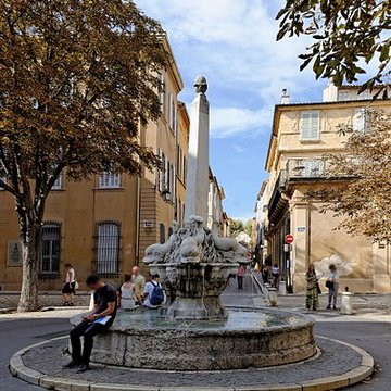 Fontaine des Quatre-Dauphins dAix-en-Provence