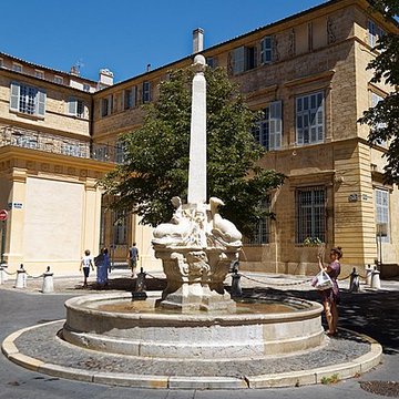 Fontaine des Quatre-Dauphins dAix-en-Provence
