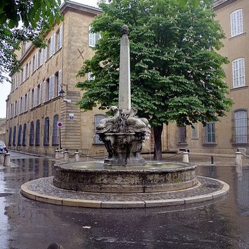 Fontaine des Quatre-Dauphins dAix-en-Provence
