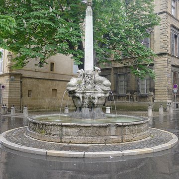 Fontaine des Quatre-Dauphins dAix-en-Provence