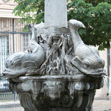 Fontaine des Quatre-Dauphins dAix-en-Provence