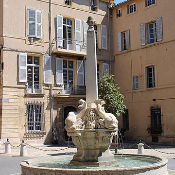 Fontaine des Quatre-Dauphins dAix-en-Provence