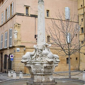Fontaine des Quatre-Dauphins dAix-en-Provence
