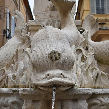 Fontaine des Quatre-Dauphins dAix-en-Provence