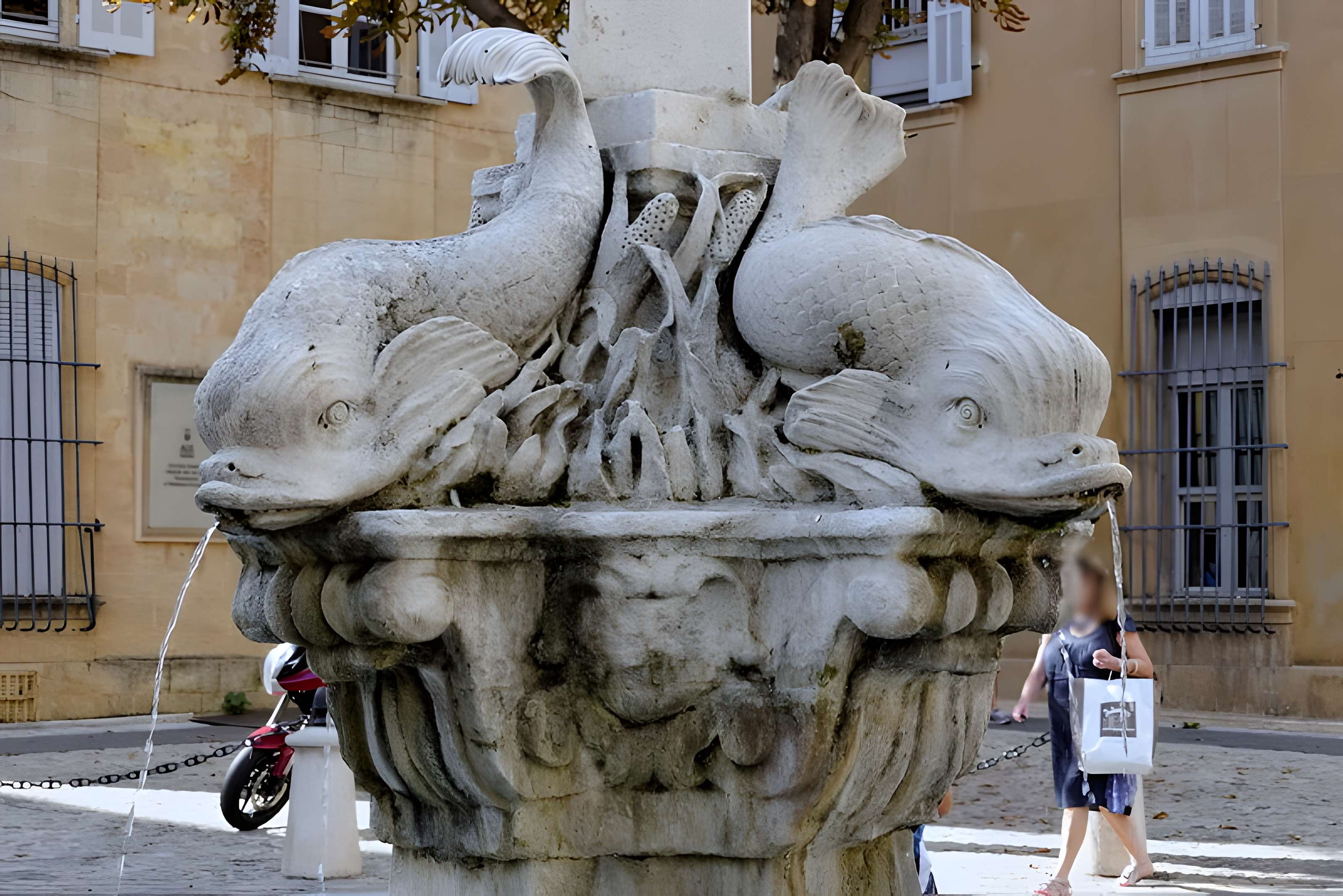 Fontaine des Quatre-Dauphins d'Aix-en-Provence