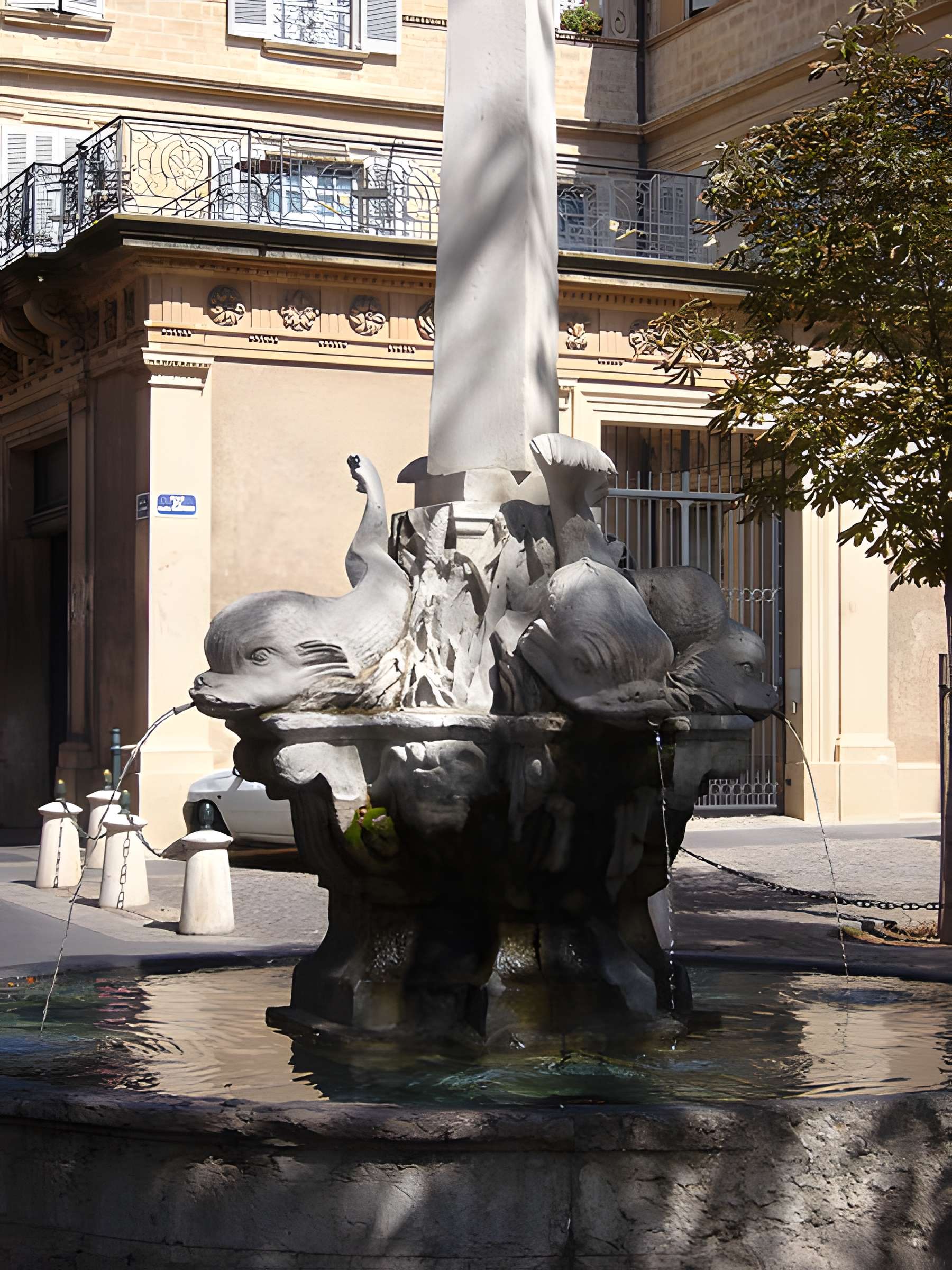 Fontaine des Quatre-Dauphins d'Aix-en-Provence