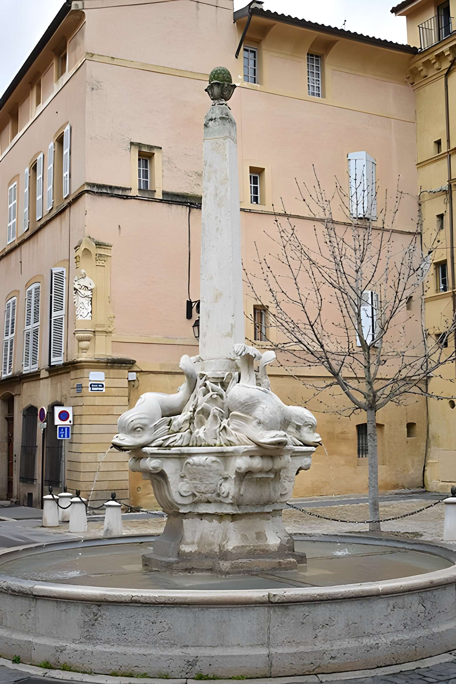 Fontaine des Quatre-Dauphins d'Aix-en-Provence