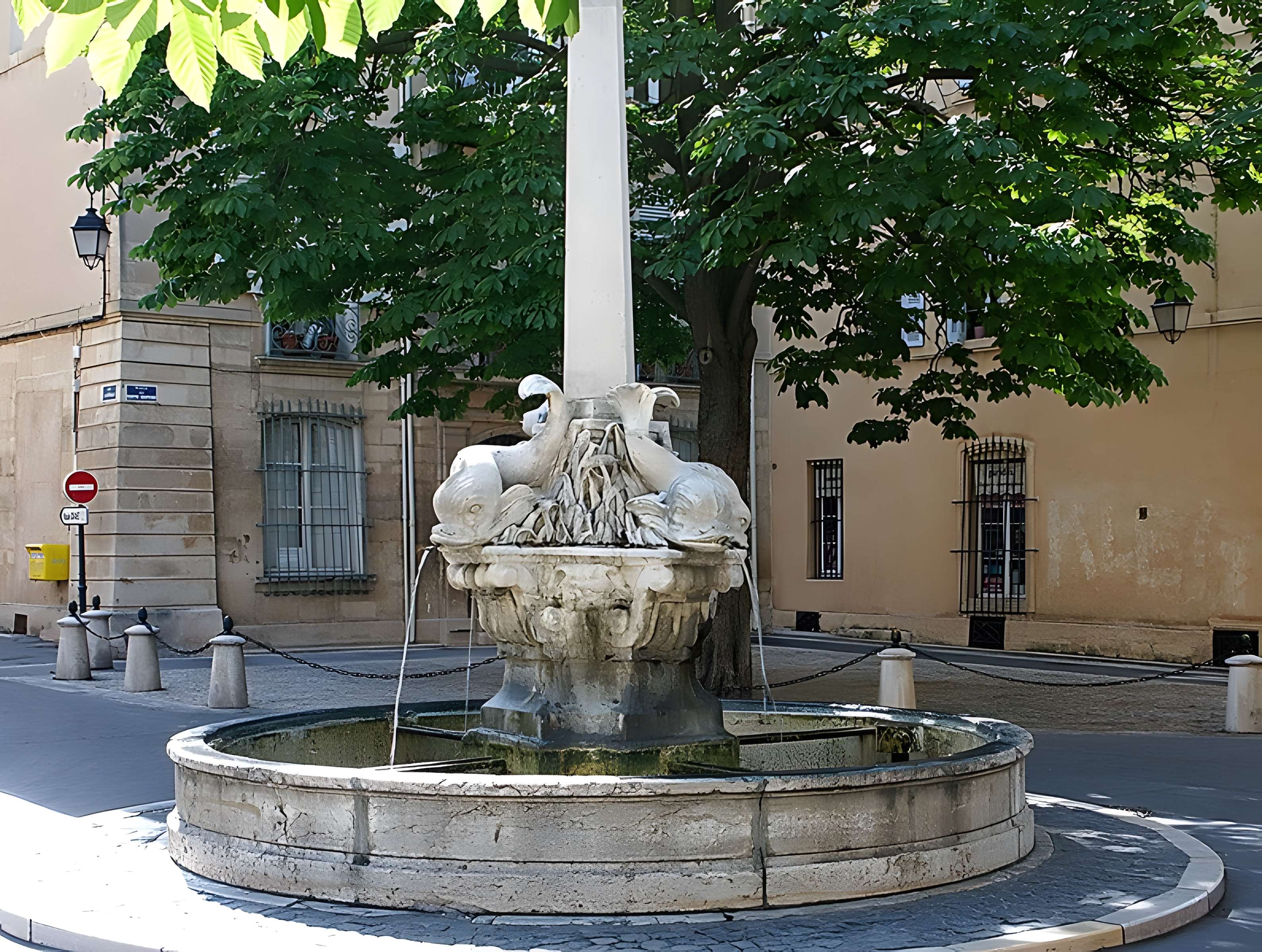 Fontaine des Quatre-Dauphins d'Aix-en-Provence