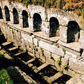 Fontaines dites du Coq, de la Vierge et des Sept Saints de Bretagne