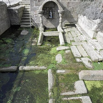 Fontaine du Douarit de Saint-Nicolas-du-Pélem