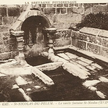Fontaine du Douarit de Saint-Nicolas-du-Pélem