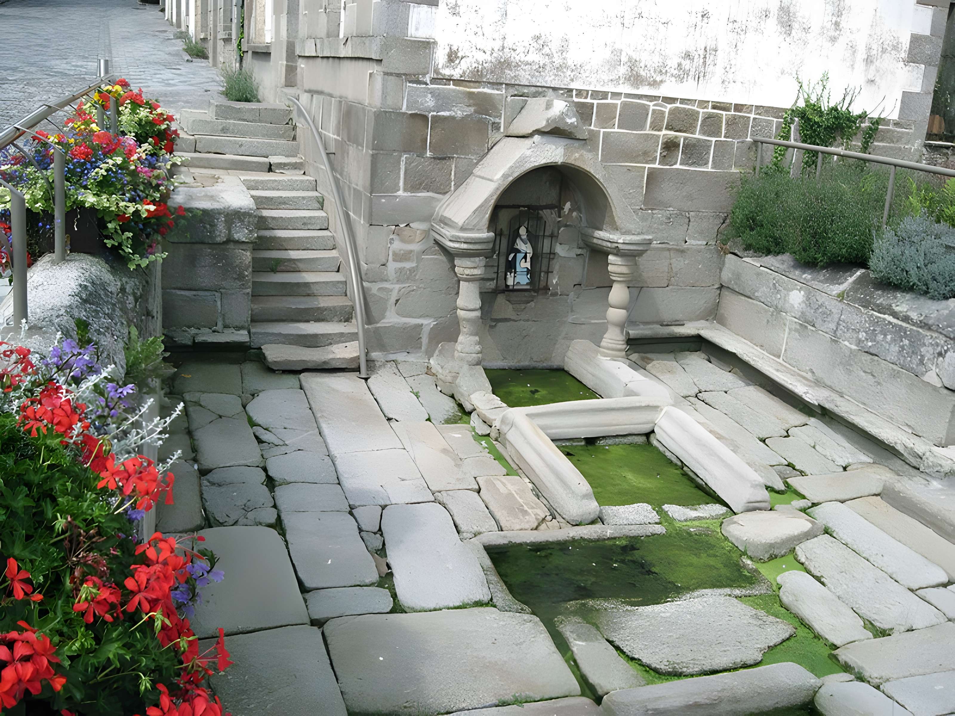 Fontaine du Douarit de Saint-Nicolas-du-Pélem