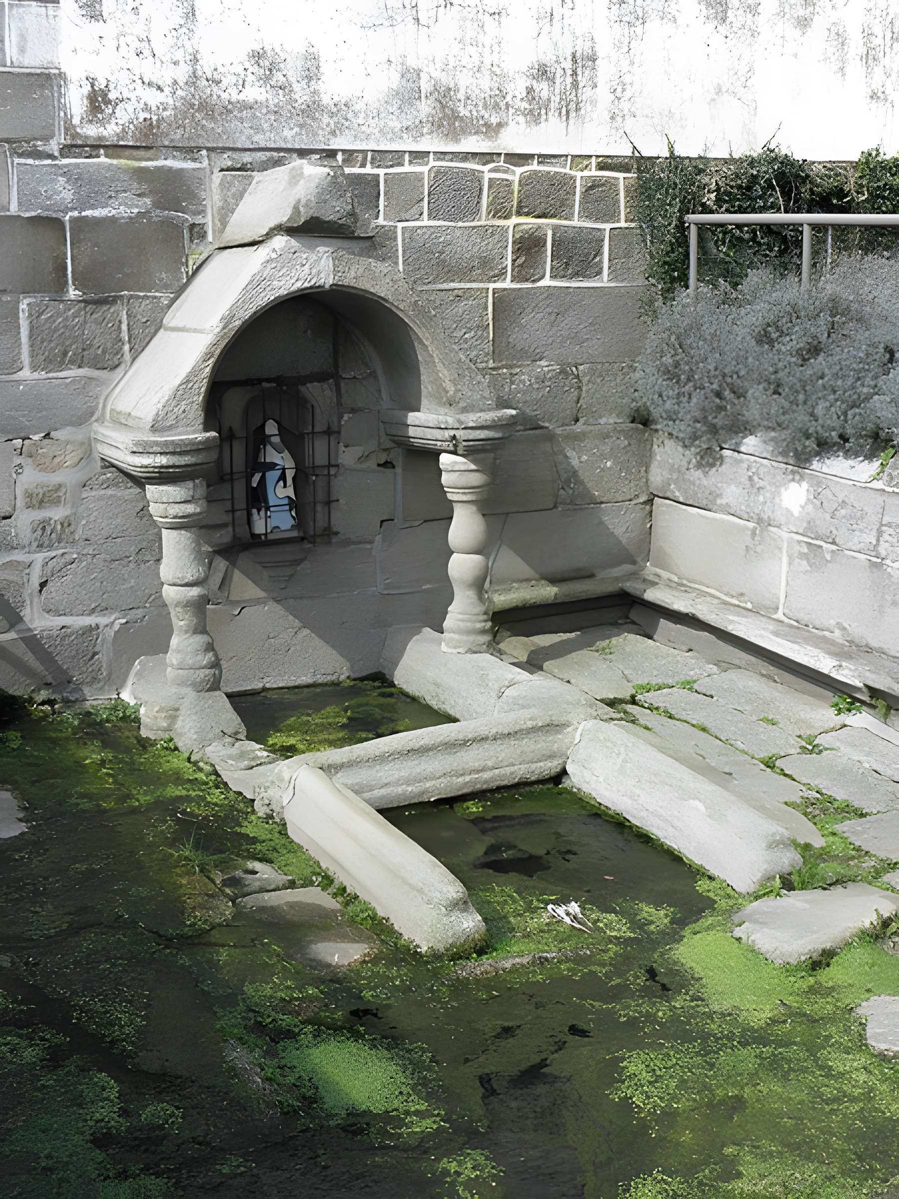 Fontaine du Douarit de Saint-Nicolas-du-Pélem