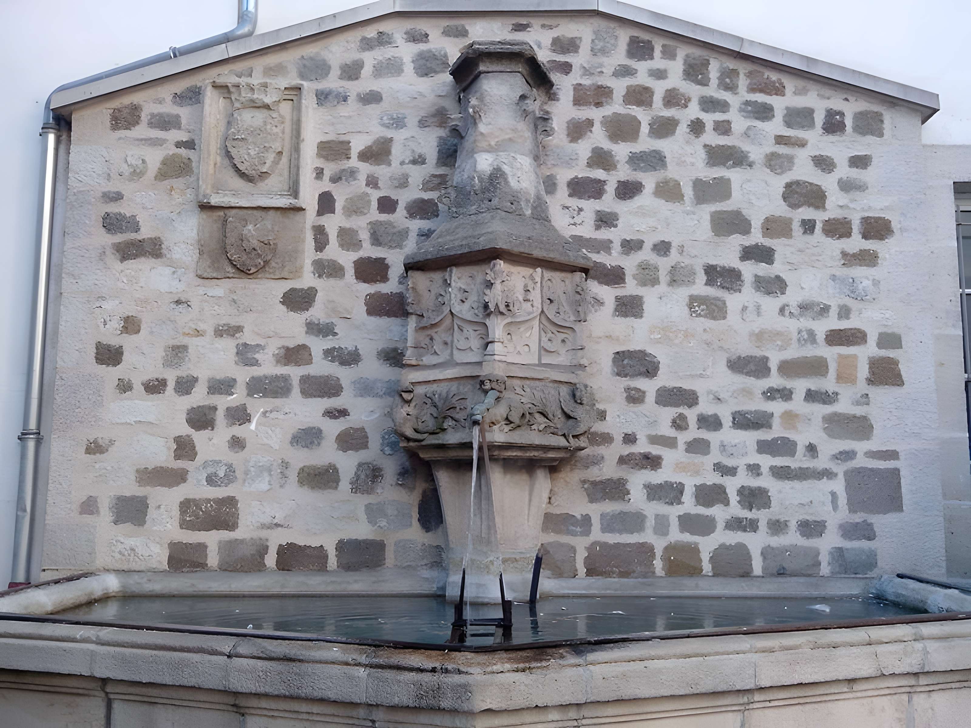 Fontaine du Theron du Puy En Velay 