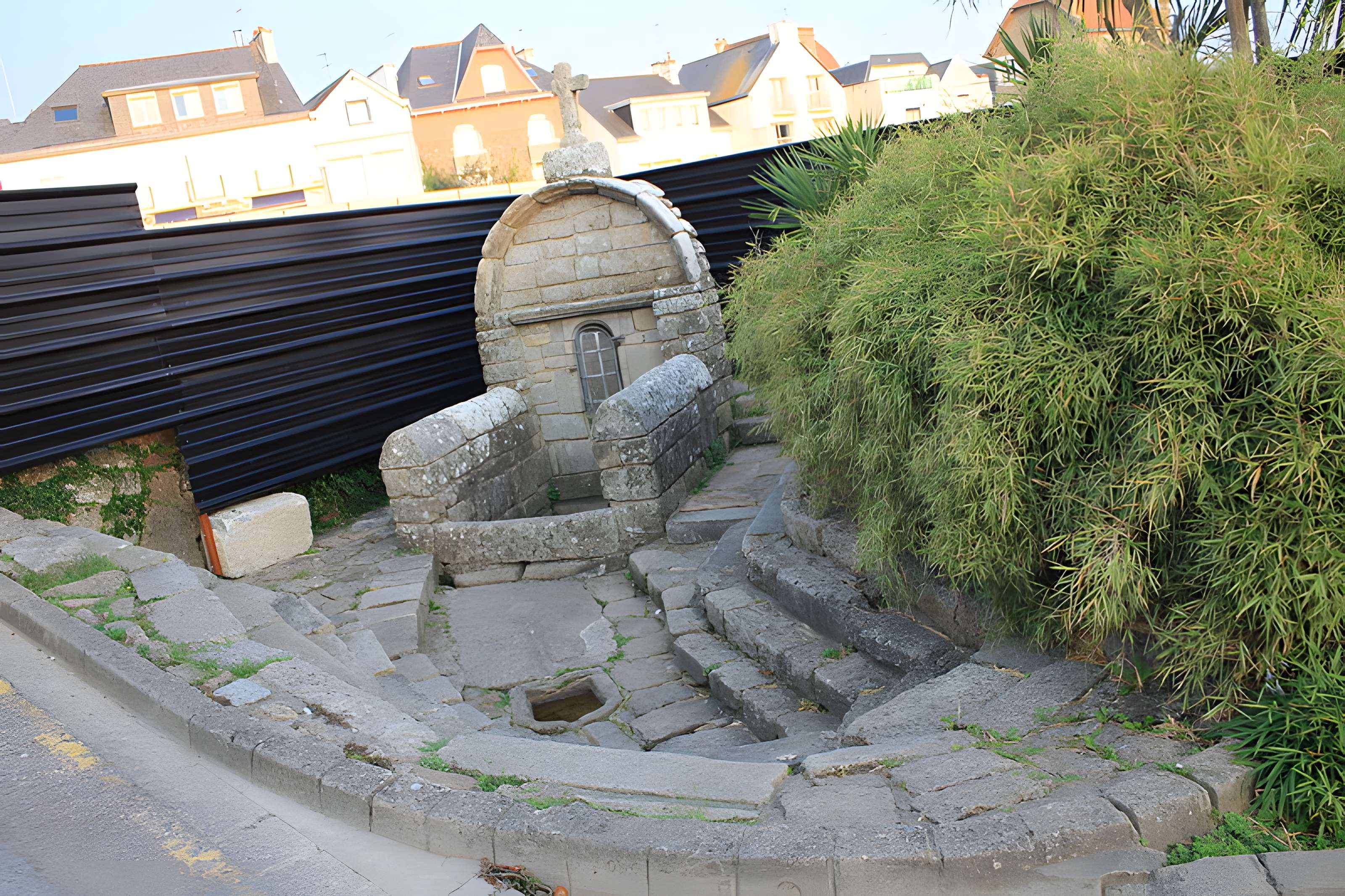 Fontaine Notre-Dame de Larmor-Plage