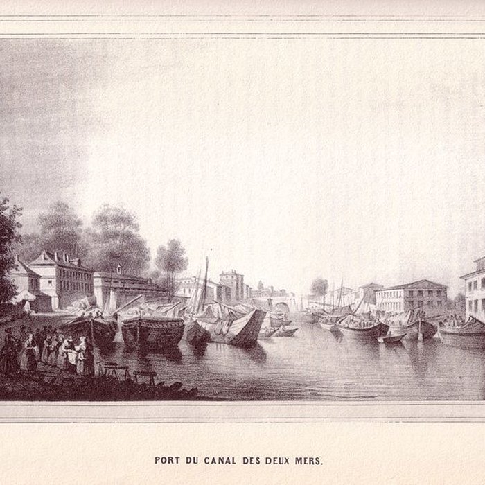 Photo de Fontaine Place Saint-Étienne à Toulouse