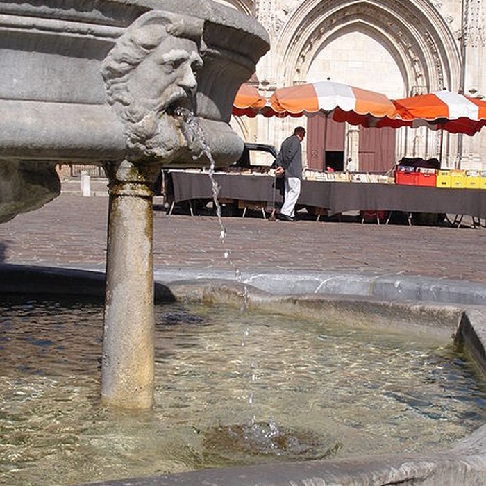 Photo de Fontaine Place Saint-Étienne à Toulouse