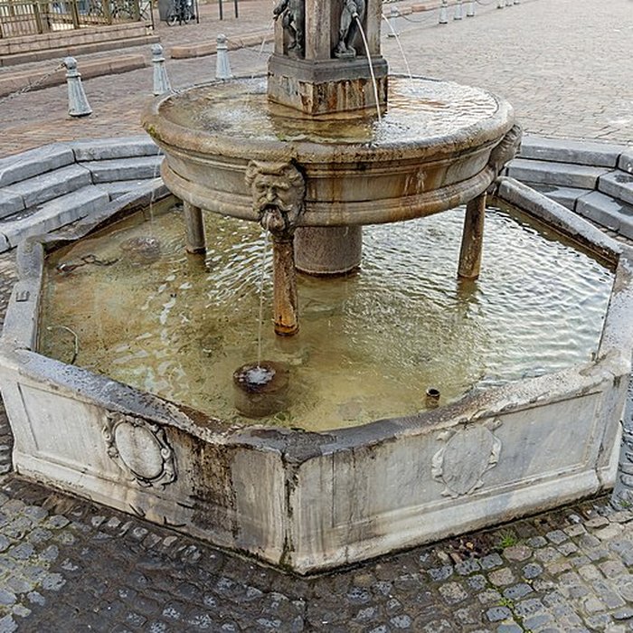 Photo de Fontaine Place Saint-Étienne à Toulouse