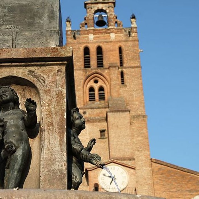 Photo de Fontaine Place Saint-Étienne à Toulouse