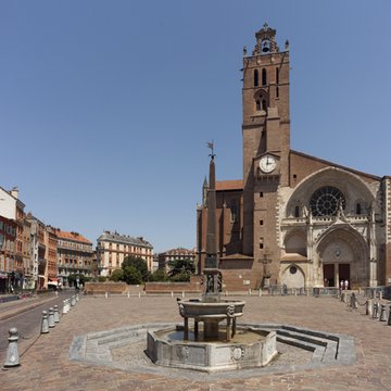 Fontaine Place Saint-Étienne à Toulouse 