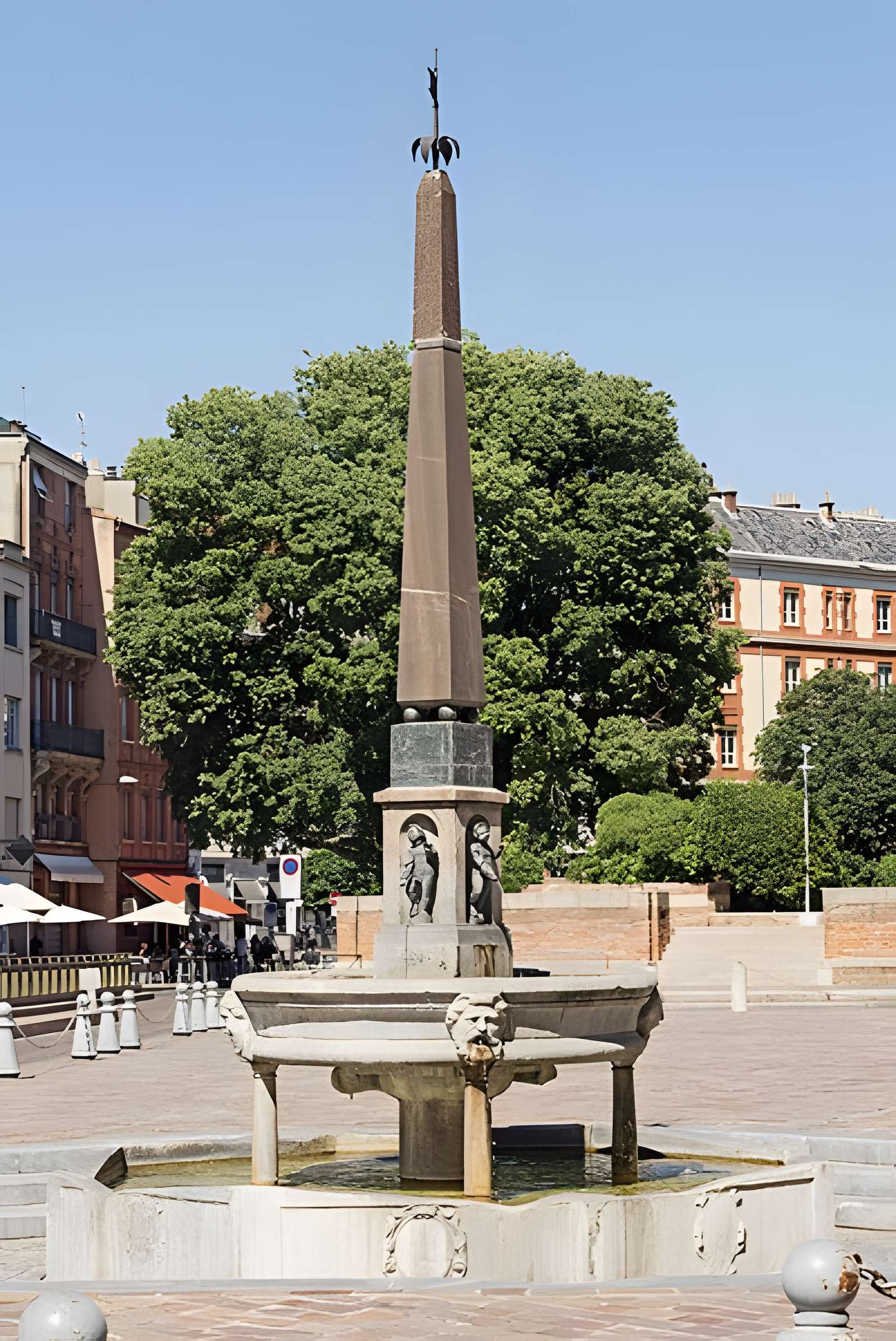 Fontaine Place Saint-Étienne à Toulouse 