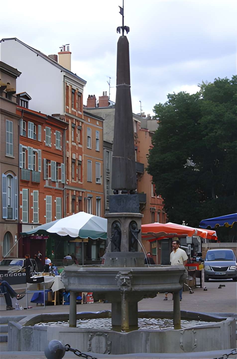 Fontaine Place Saint-Étienne à Toulouse 