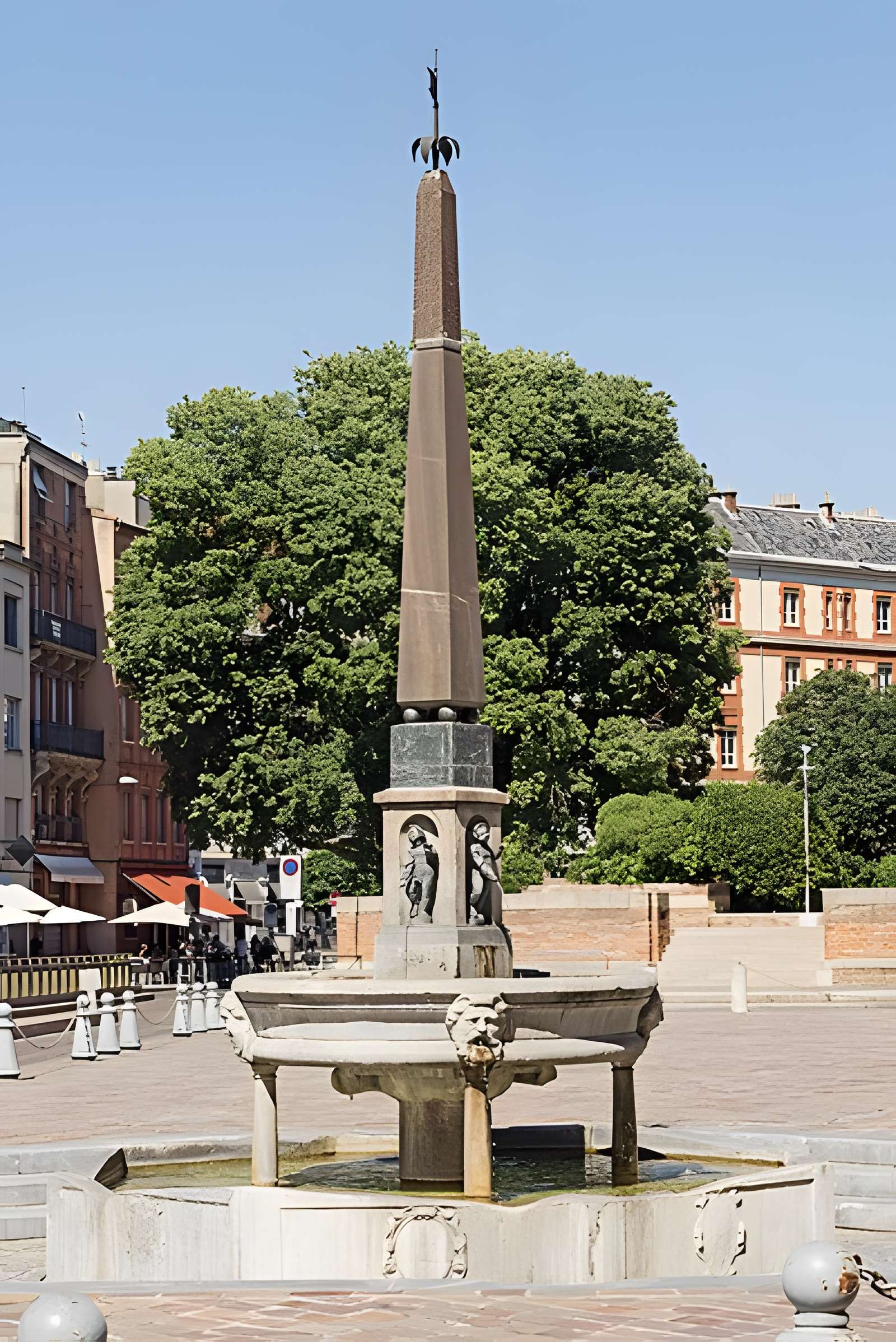 Fontaine Place Saint-Étienne à Toulouse 
