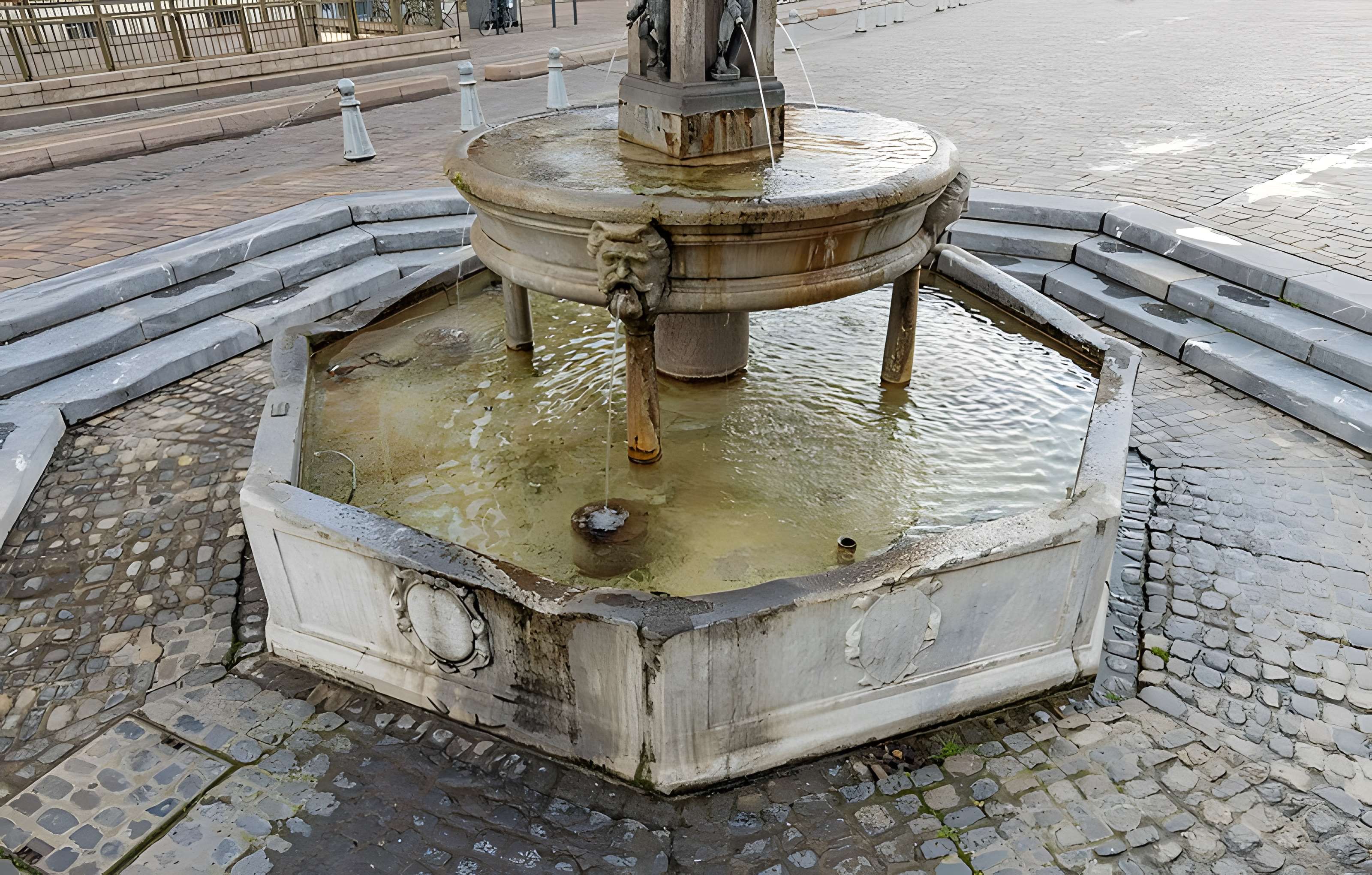 Fontaine Place Saint-Étienne à Toulouse 
